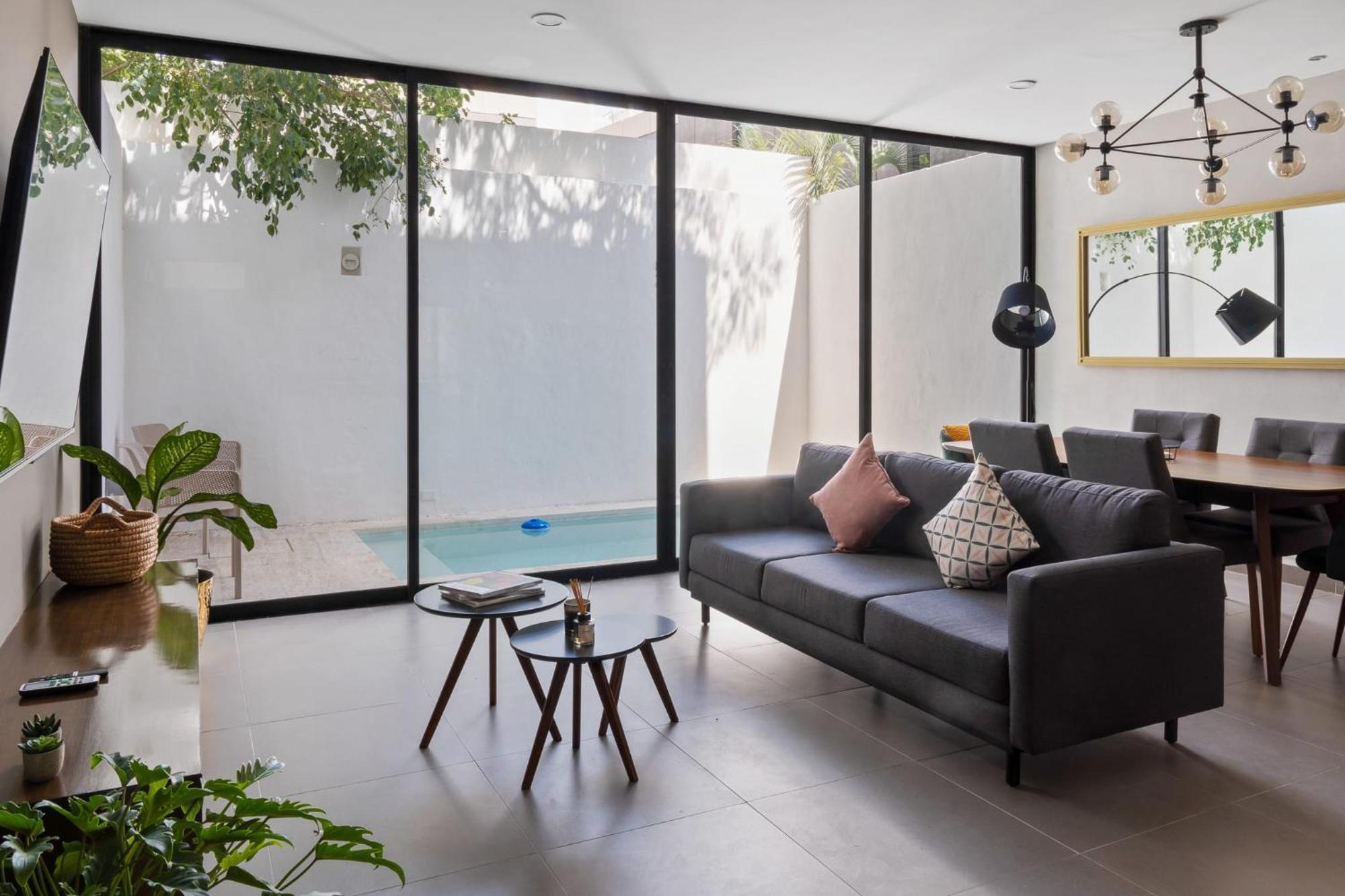 Hébergement de vacances Casa Nueva Con Terraza Y Alberca En Temozon Norte